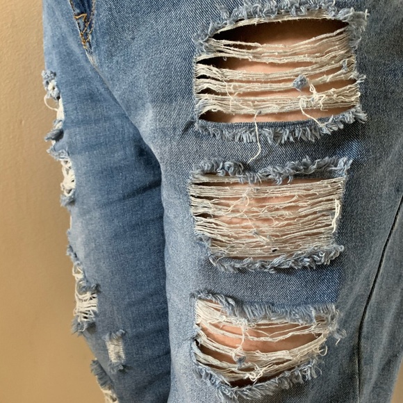 XXI Light Wash Ripped Denim Jeans - Picture 3 of 4
